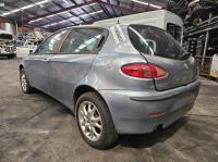 2001 Alfa Romeo 147 2.0I 5DR HATCH AR32310 5SPD MAN FWD 16V TWIN SPARK image 2