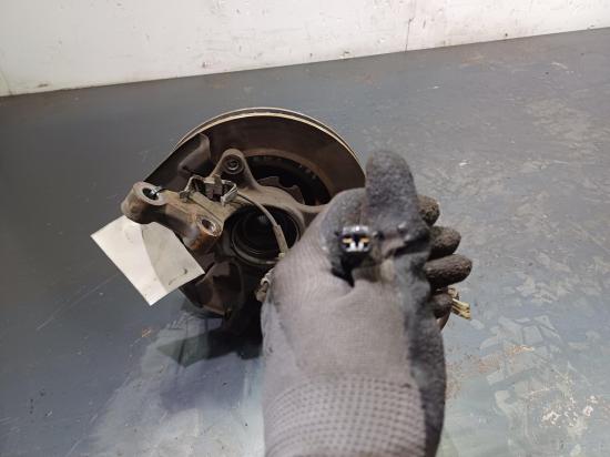 toyota Camry ACV40R Oct 2009 LEFT FRONT HUB ASSEMBLY 