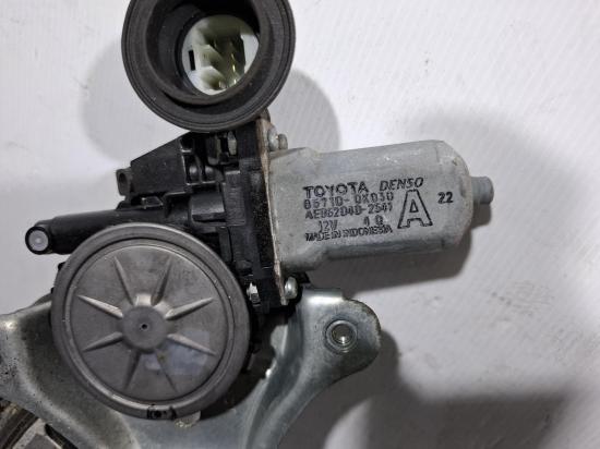 toyota Hilux KUN16R May 2013 RIGHT FRONT WINDOW REG/MOTOR 