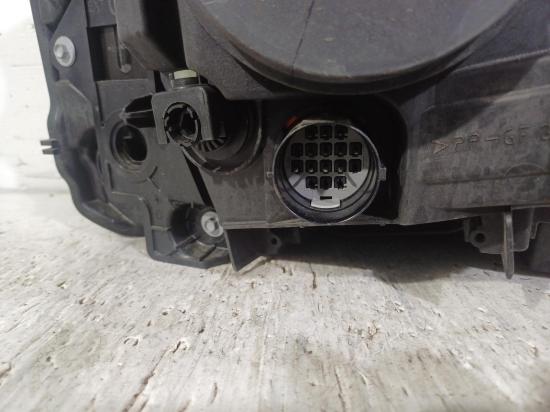 land rover Discovery SERIES 4 Aug 2015 LEFT HEADLAMP 