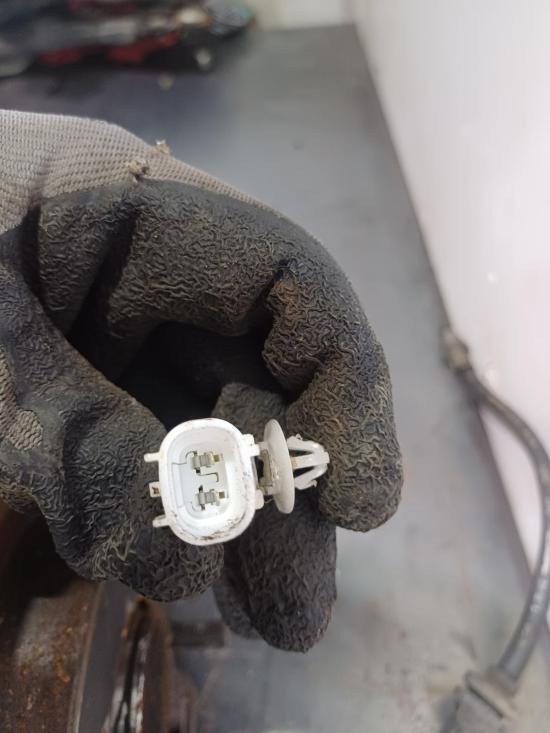 mitsubishi Mirage LA Jul 2014 LEFT FRONT HUB ASSEMBLY 