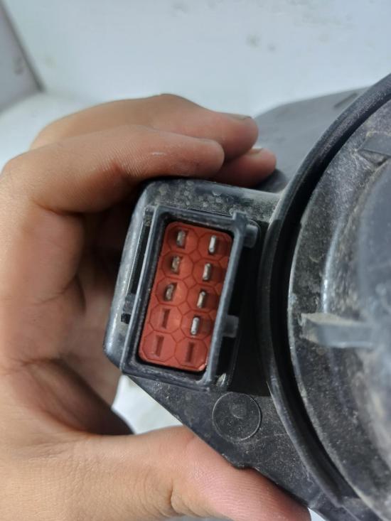 holden Commodore VE Nov 2012 RIGHT HEADLAMP 