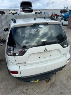 2011 Mitsubishi Outlander ZH image 2