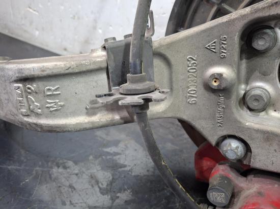 maserati Levante 2018 RIGHT FRONT HUB ASSEMBLY 