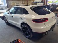2018 Porsche Macan  S Diesel 95b S DIESEL 95B image 2