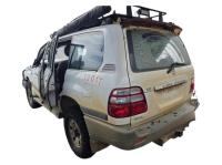 2003 Toyota Land Cruiser UZJ100R GXL image 2