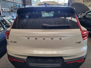 2020 Volvo Xc40 T5 R-DESIGN image 2