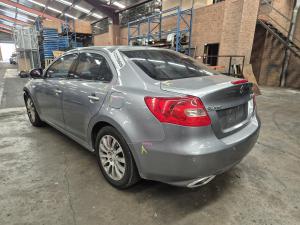 2010 Suzuki Kizashi 2.4L J24B AUTO CVT FWD XL image 2