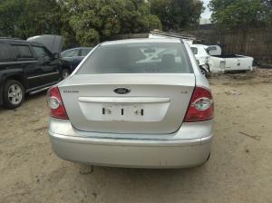 2007 Ford Focus LS image 2