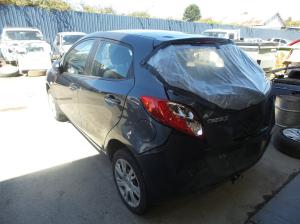2011 Mazda 2 DE image 2