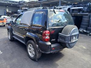 2006 Jeep Cherokee KJ image 2