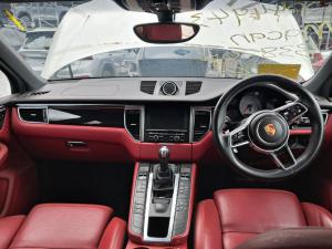 2015 Porsche Macan 95B image 2