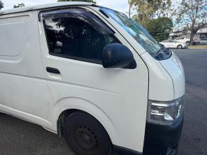 2011 Toyota Hiace image 2
