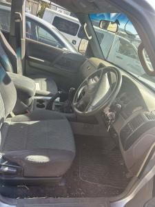 2005 Mitsubishi Pajero image 2