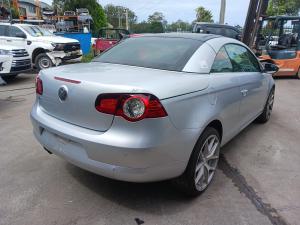 2010 Volkswagen Eos 1F image 2