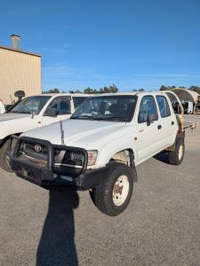 2002 Toyota Hilux LN167R-JRMDEQ image 2