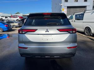 2025 Mitsubishi Outlander ZM image 2