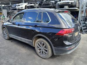 2016 Volkswagen Tiguan 5NA image 2
