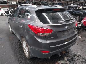 2012 Hyundai Ix35 2.0DT D4HA  AUTO 6SPD AWD HIGHLANDER SERIES II image 2