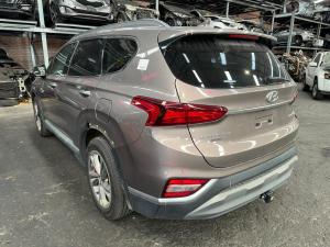 2019 Hyundai Santa Fe 2.2DT D4HB AUTO 8SPD AWD HIGHLANDER TM image 2