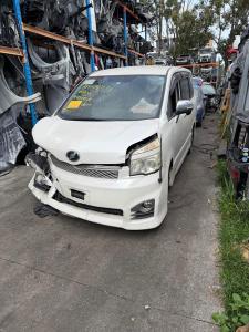 2011 Toyota  R70 image 2