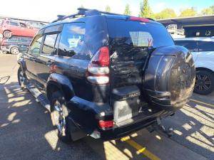 2003 Toyota Prado GRJ120R image 2