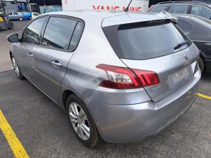 2015 Peugeot 308 image 2