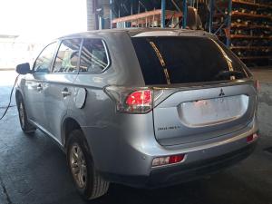 2013 Mitsubishi Outlander ZJ image 2