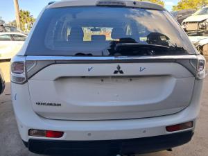2014 Mitsubishi Outlander ZJ image 2