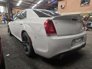 2015 Chrysler 300 6.4L ESG AUTO 8SPD RWD SRT CORE LX image 2