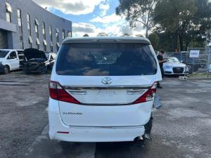 2013 Toyota Alphard image 2