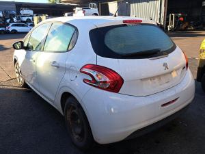 2013 Peugeot 208 image 2