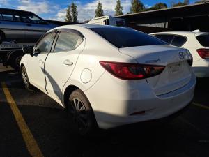 2017 Mazda 2 DL image 2