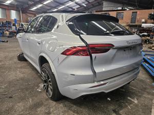 2023 Maserati Grecale 2.0T MHEV 330HP M1820 MILD HYBRID EV AUTO 8SPD AWD image 2