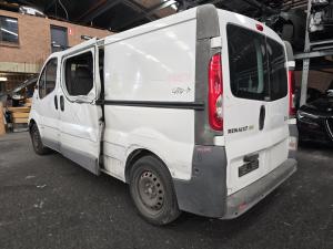 2012 Renault Trafic 2.0DT M9R786 MAN 6SPD FWD X83 PHASE III image 2
