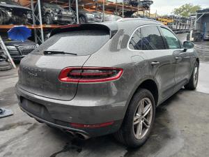 2016 Porsche Macan 95B image 2