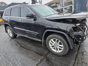 2017 Jeep Grand Cherokee LAREDO image 2