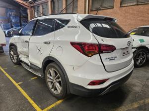 2016 Hyundai Santa Fe 2.2DT D4HB AUTO 6SPD 4WD HIGHLANDER image 2