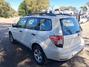 2010 Subaru Forester image 2