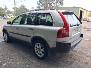2004 Volvo image 2
