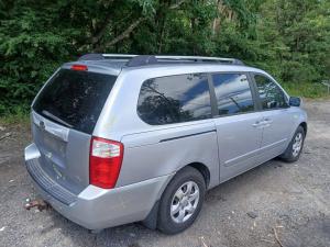 2006 Kia Carnival image 2
