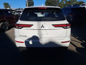 2023 Mitsubishi Outlander ZM image 2