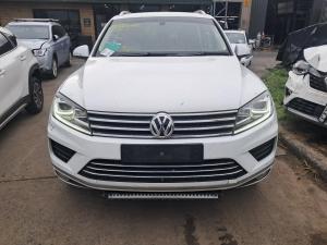 2016 Volkswagen Touareg 7P image 2