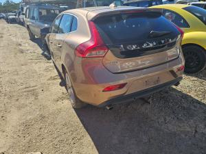 2013 Volvo V40 image 2