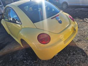 2005 Volkswagen Beetle image 2