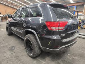 2011 Jeep Grand Cherokee 3.6L AUTO 5SPD AWD LAREDO WK image 2