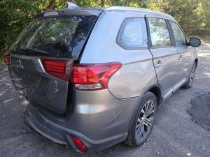 2017 Mitsubishi Outlander image 2
