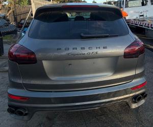2016 Porsche Cayenne image 2