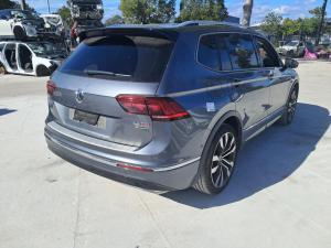 2018 Volkswagen Tiguan 5NA image 2