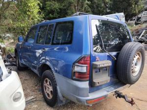 2001 Mitsubishi Pajero image 2